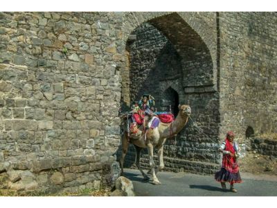Mandu: Mosiacs of History and Architect